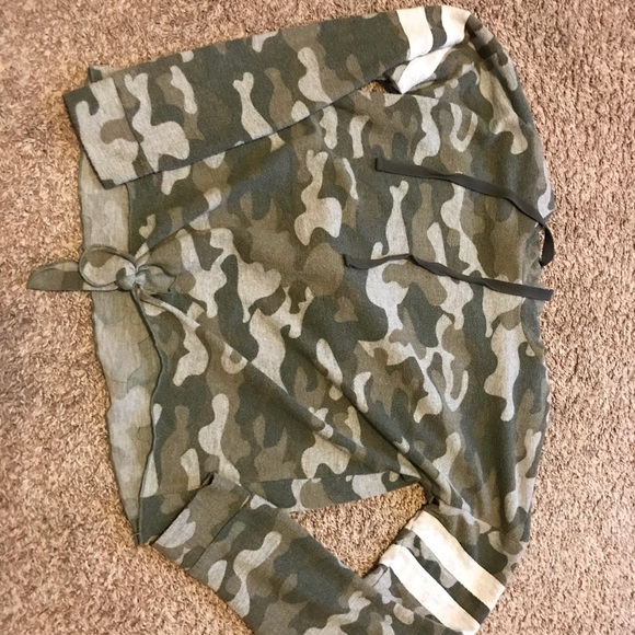 Camo Hoodie - Picture 3 of 7